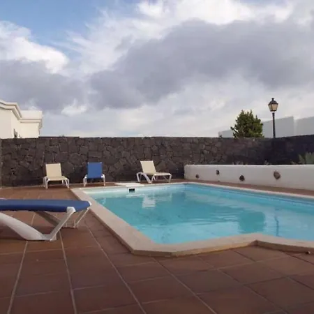 Playa Blanca Sleeps 4 Pool Wifi Apartment Playa Blanca (Lanzarote)