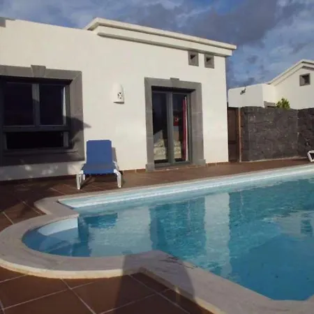 Playa Blanca Sleeps 4 Pool Wifi Apartment Playa Blanca (Lanzarote)